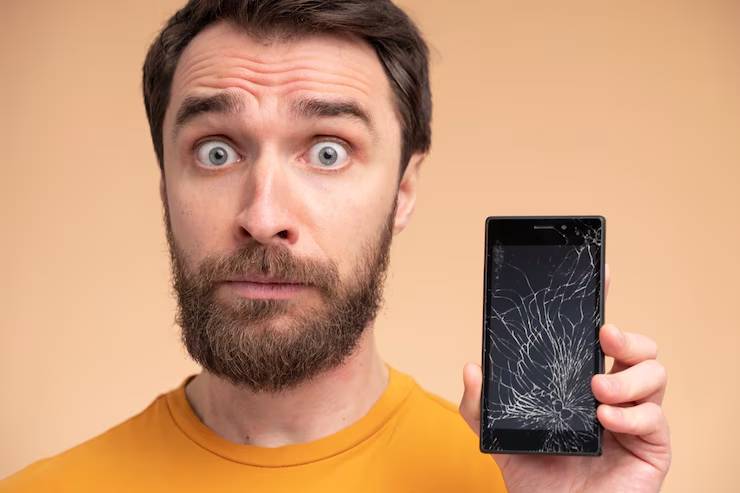 Top Tech Habits That Prevent Common Phone and Laptop Issues